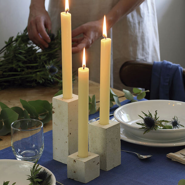 Juego candelabros artesanales de piedra ecológica y 6 velas de recambio